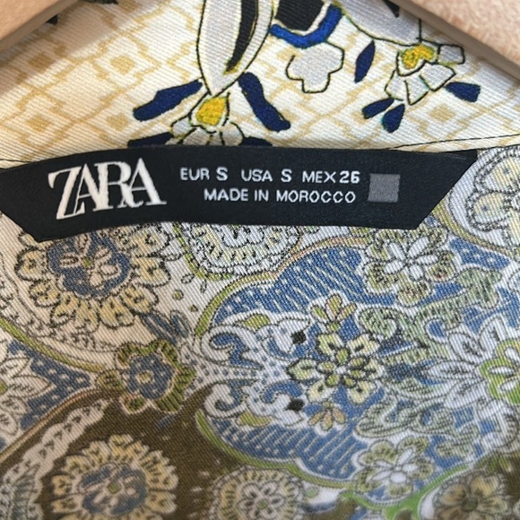 Zara Button Down Flowy Printed Shirt size small olive, green cream, gold buttons - Picture 4 of 8